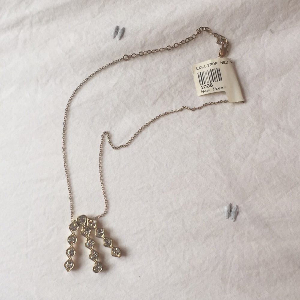 Pretty gold necklace NWT